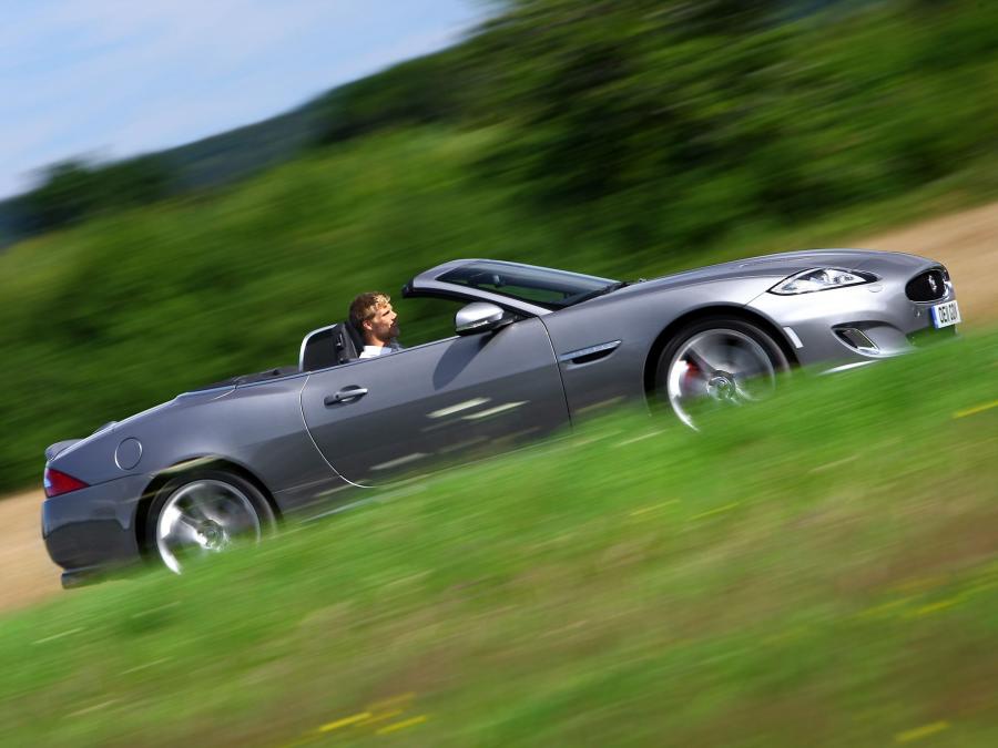  Jaguar XKR Convertible 2011 года  (UK) (фото 6 из 15)